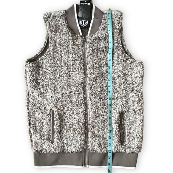 NWT NBA Chicago Bulls Women’s Sherpa vest - Picture 2 of 6